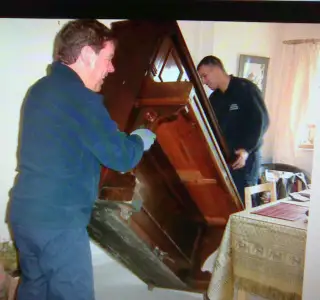 We Make Piano Moving Look Easy !